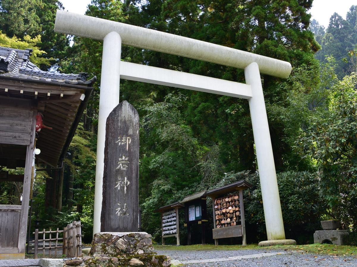 御岩神社の紹介